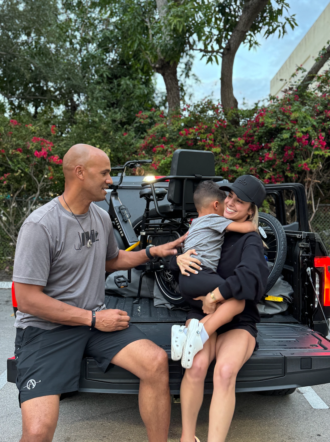 jason taylor and his family getting new Aventon cargo e-bikes from Mack Cycle in Miami 